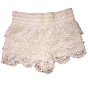 Forever 21 Cream Lace Crochet Layered Shorts XS Lined Scallop Hem